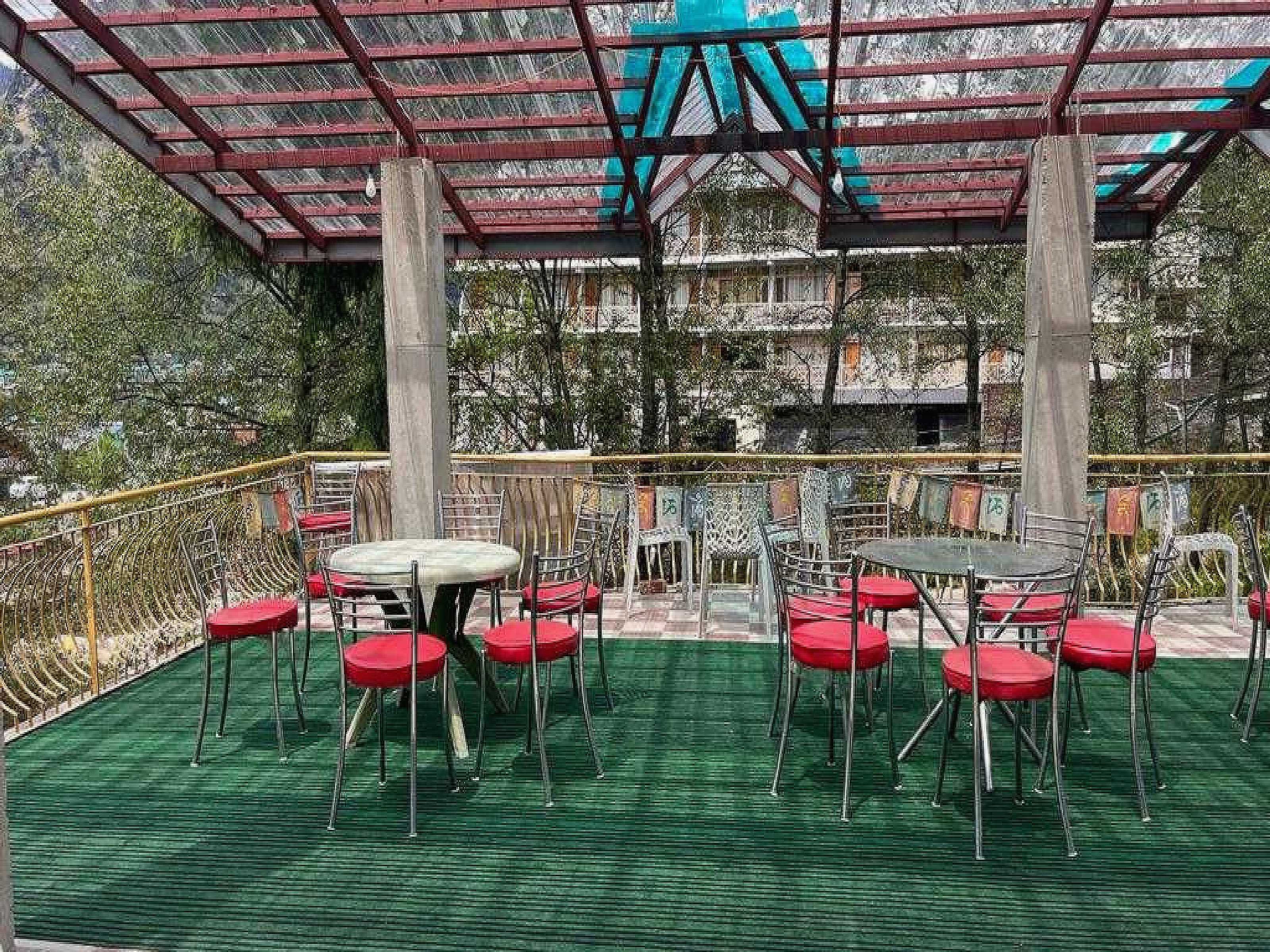 OYO 811094 Hotel Tanvi Cottage - Tap to explore photos