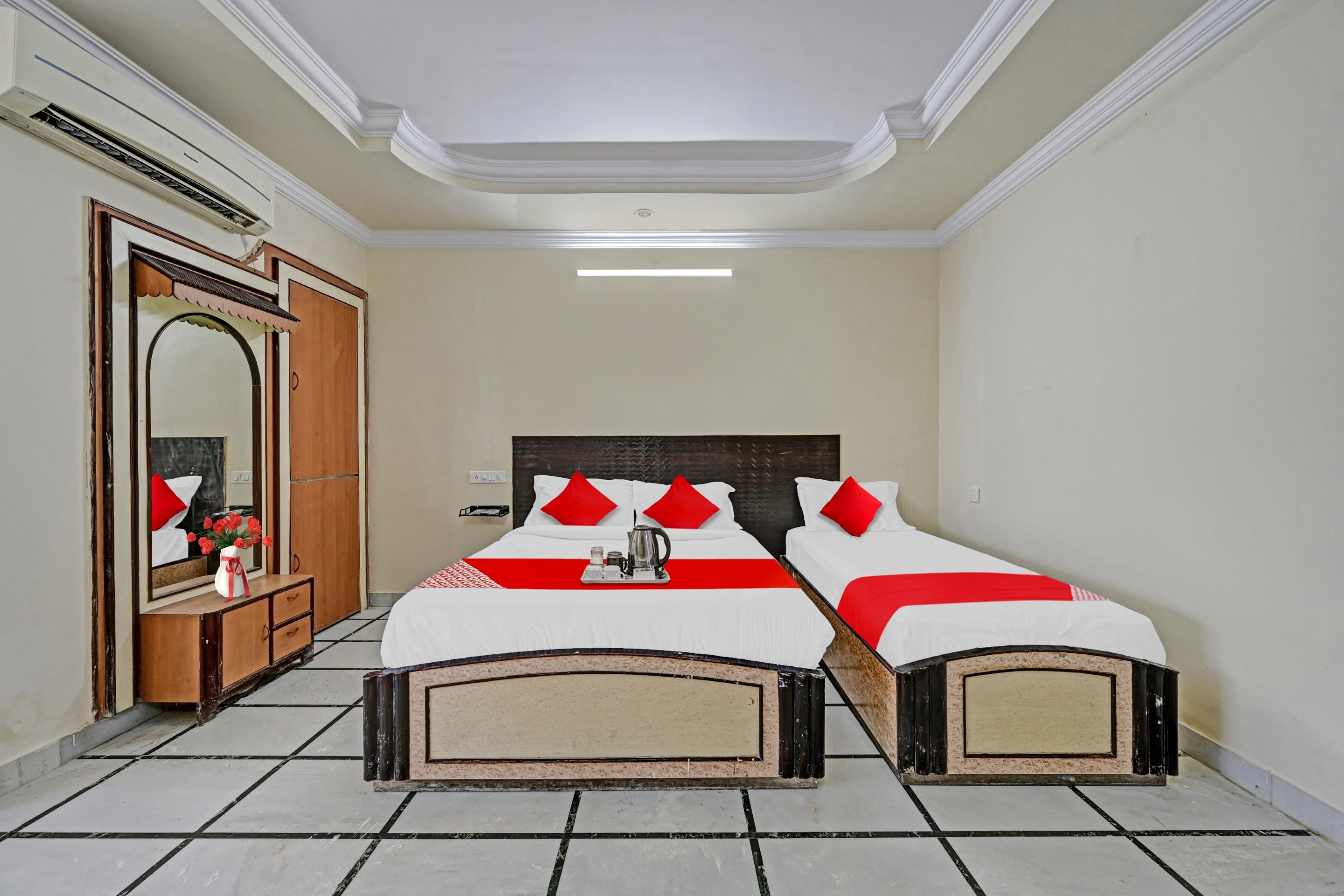 Hotel O Raj Inn - Tap to explore photos