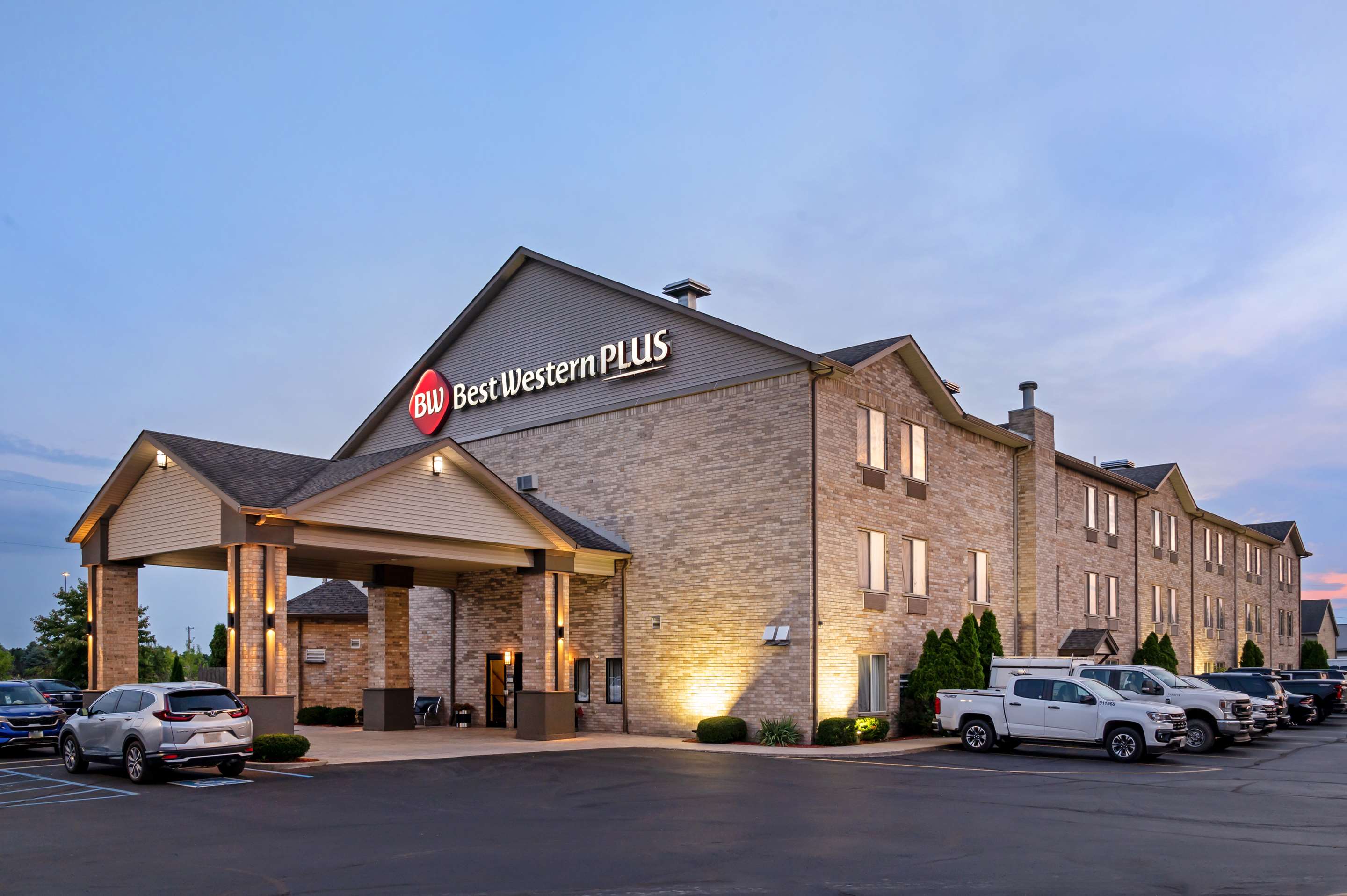 Best Western Plus Howe Inn - Tap to explore photos