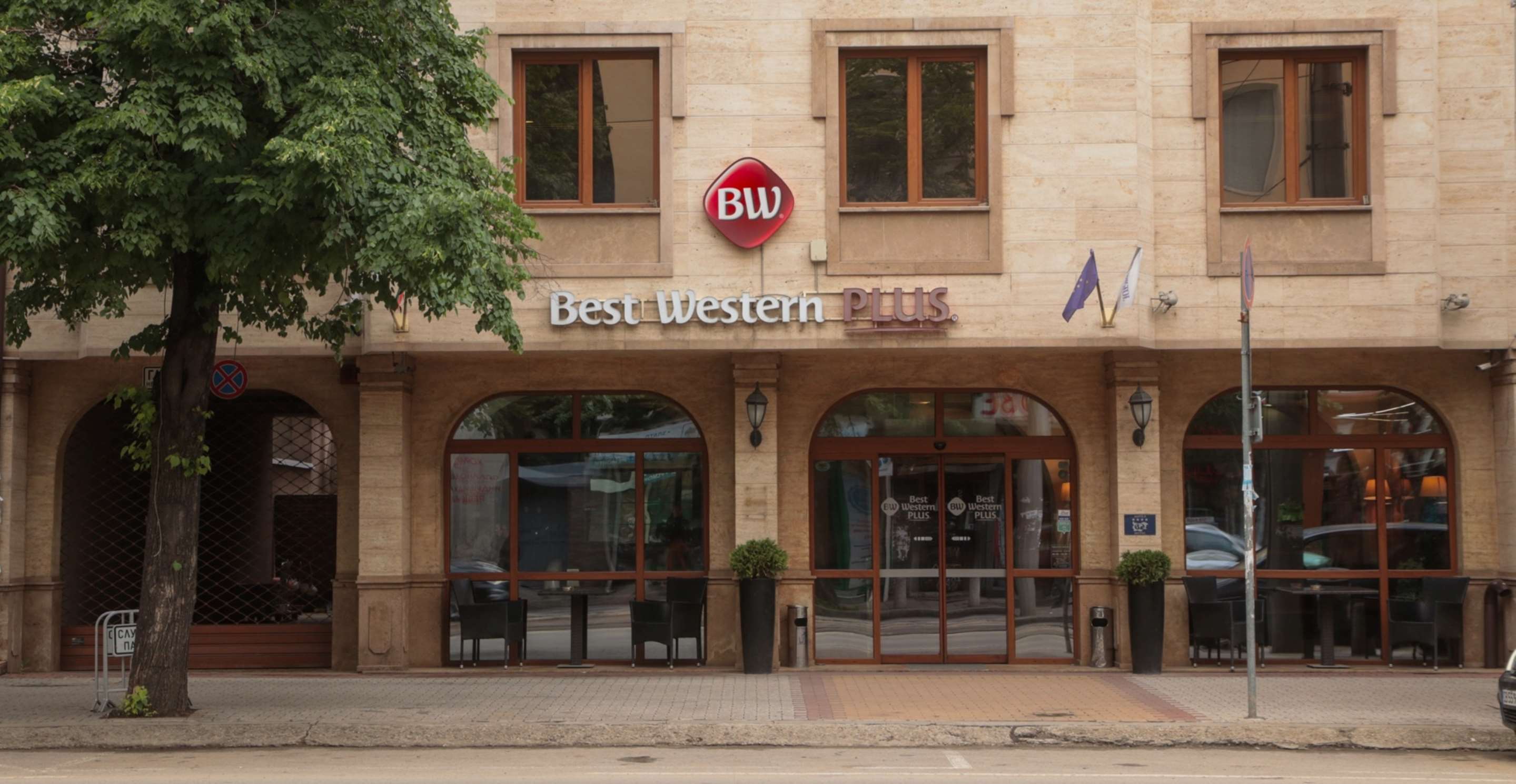 Best Western Plus Bristol Hotel - Tap to explore photos