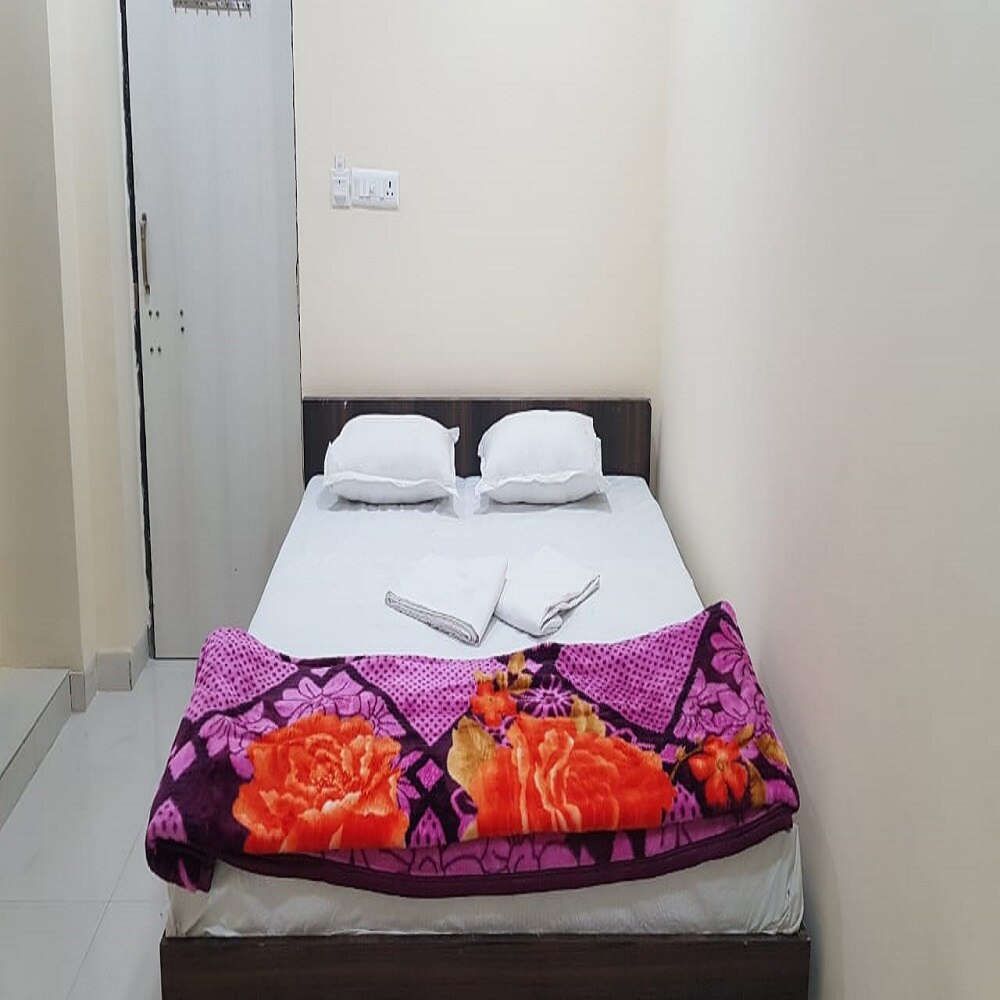 De City Guest House - Tap to explore photos