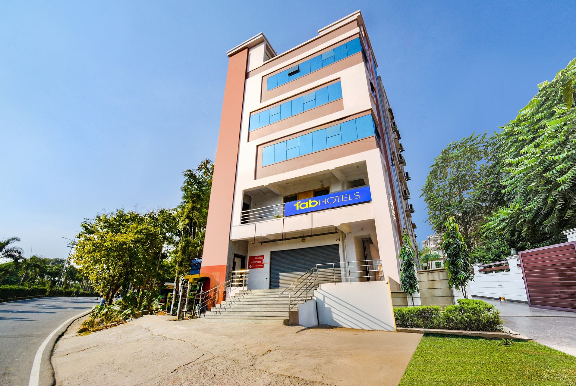 Fabhotel SRH Pride - Nr Hitech City Railway Station - Tap to explore photos