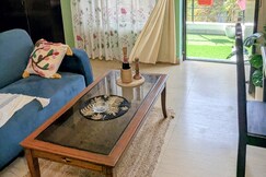 Serene Balcony Retreat Wi-fi & Private Bathroom, Gurgaon