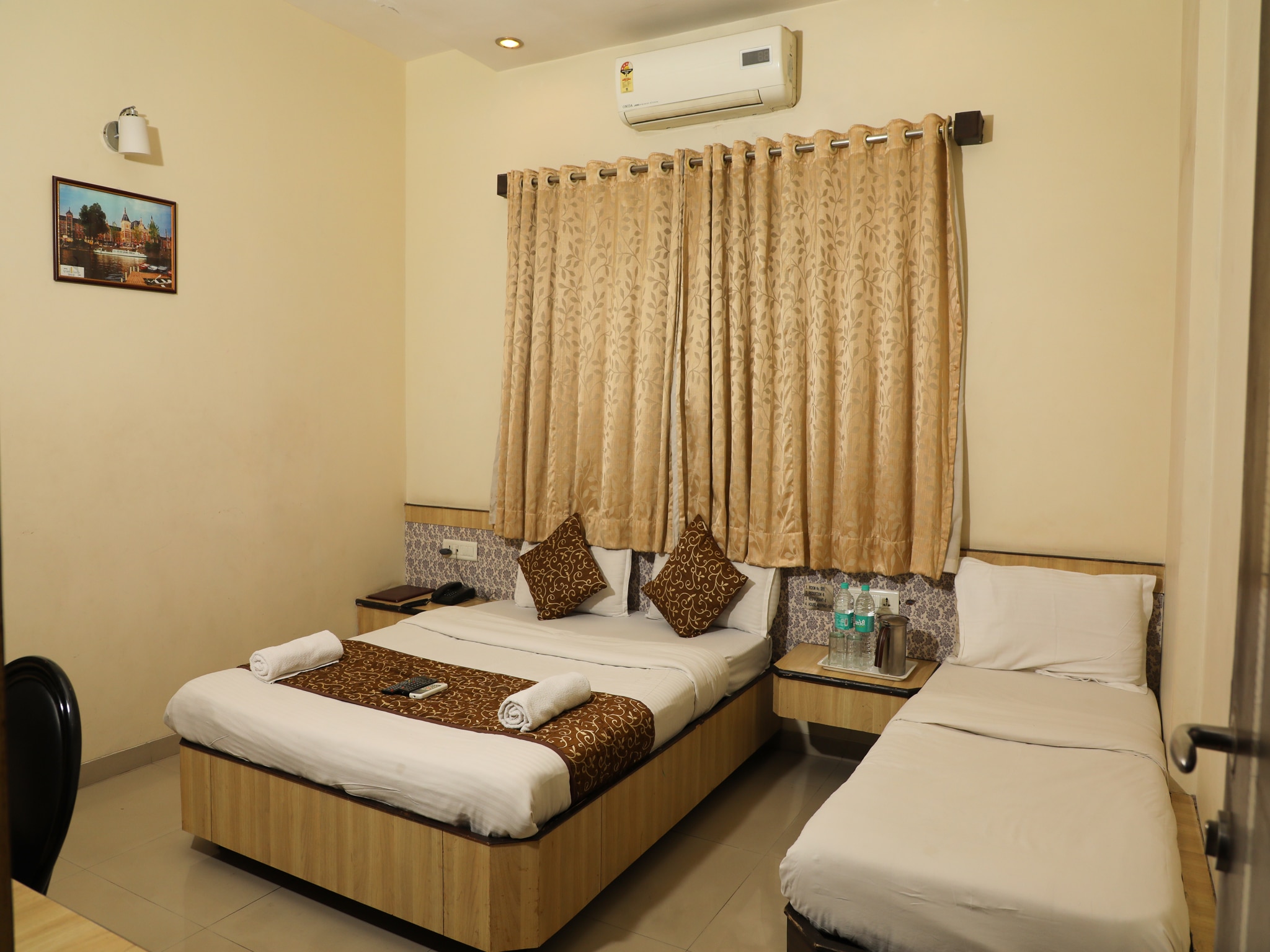 Deluxe Triple AC Room 1