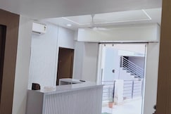 Hotel Radhe Inn, Gandhinagar