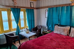 Conifer view guest house, Gulmarg