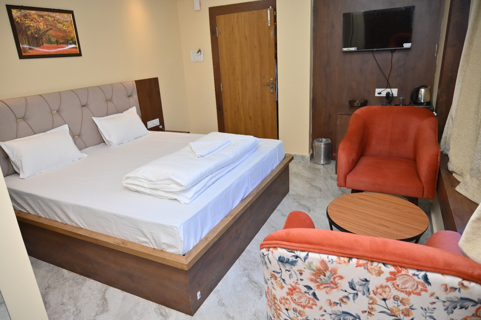 DM Guest House - Tap to explore photos