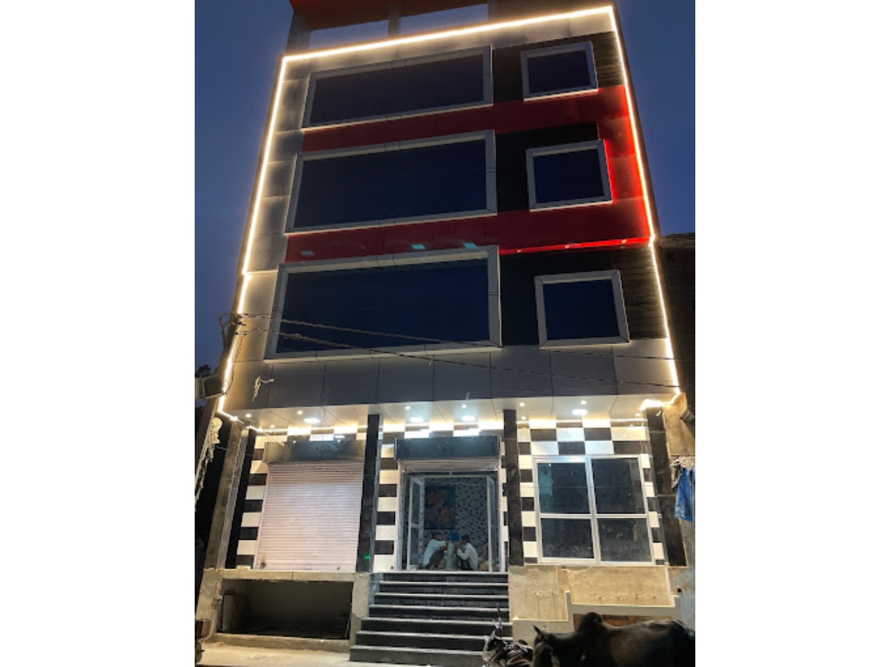 Shree Ji Hotel - Tap to explore photos