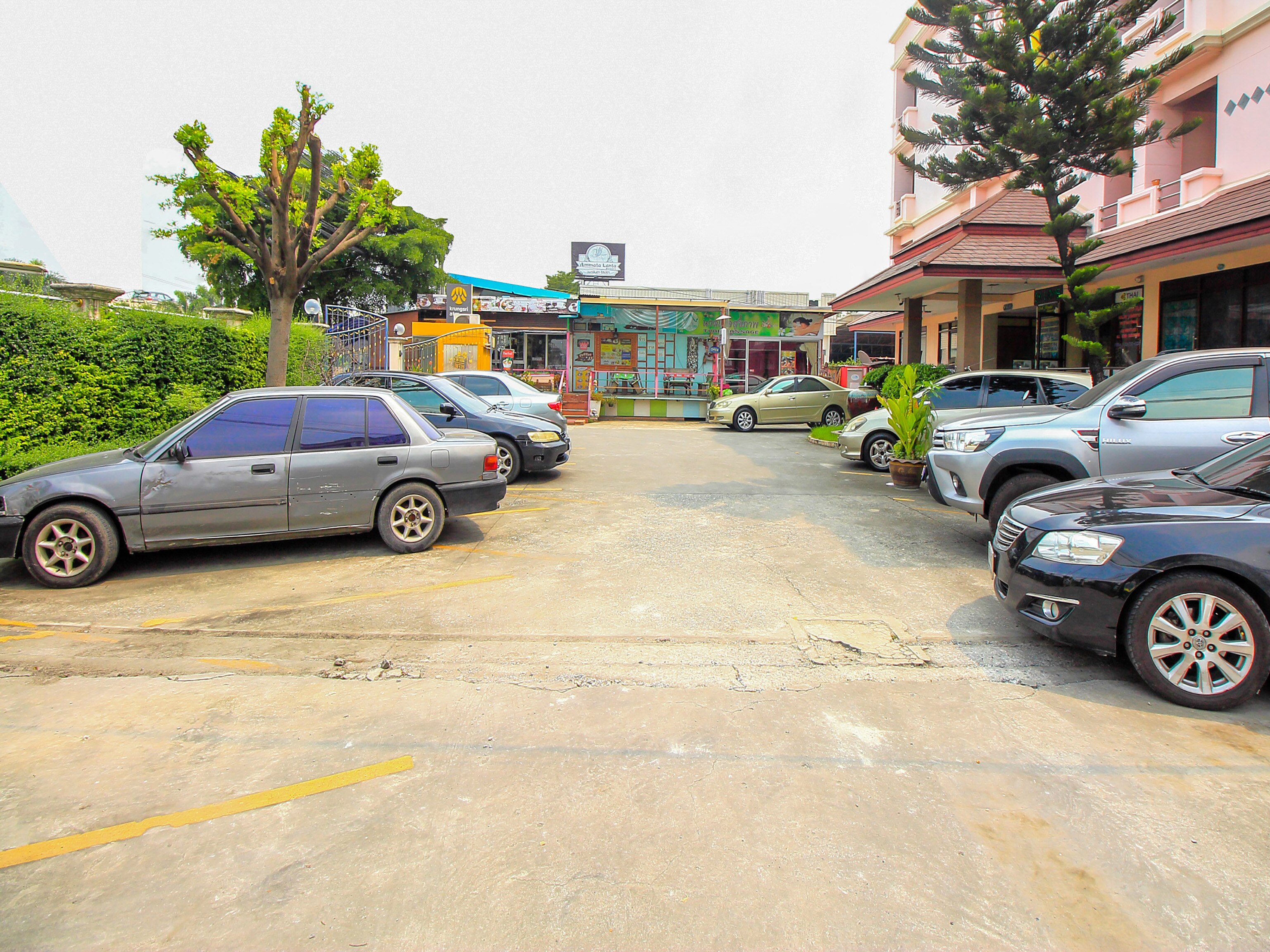 OYO 376 Ok Home Airport - Tap to explore photos
