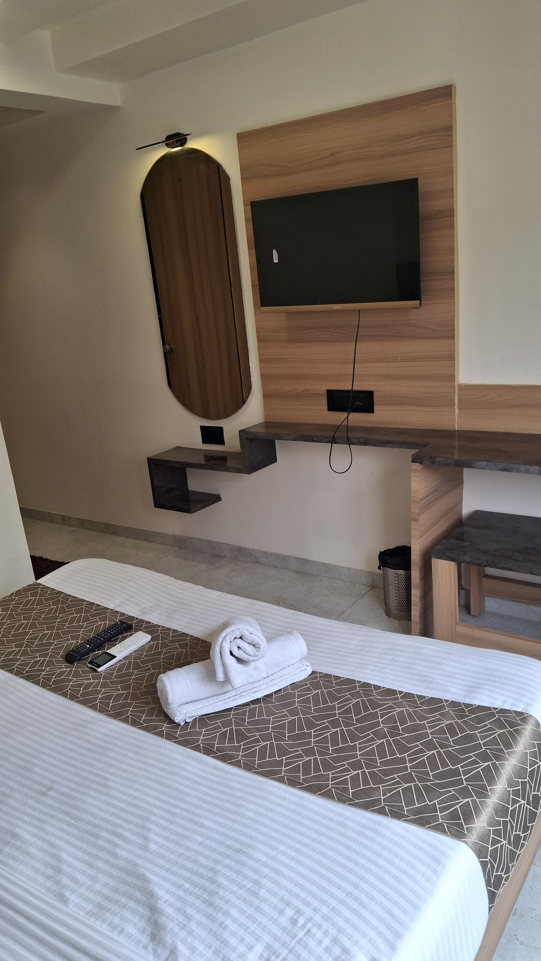 Hotel RK Rooms - Tap to explore photos