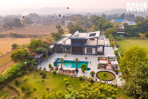 StayVista at Hampton Acres W/ Outdoor Pool