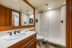 Hilton Grand Vacations Club Whistler, Squamish-Lillooet