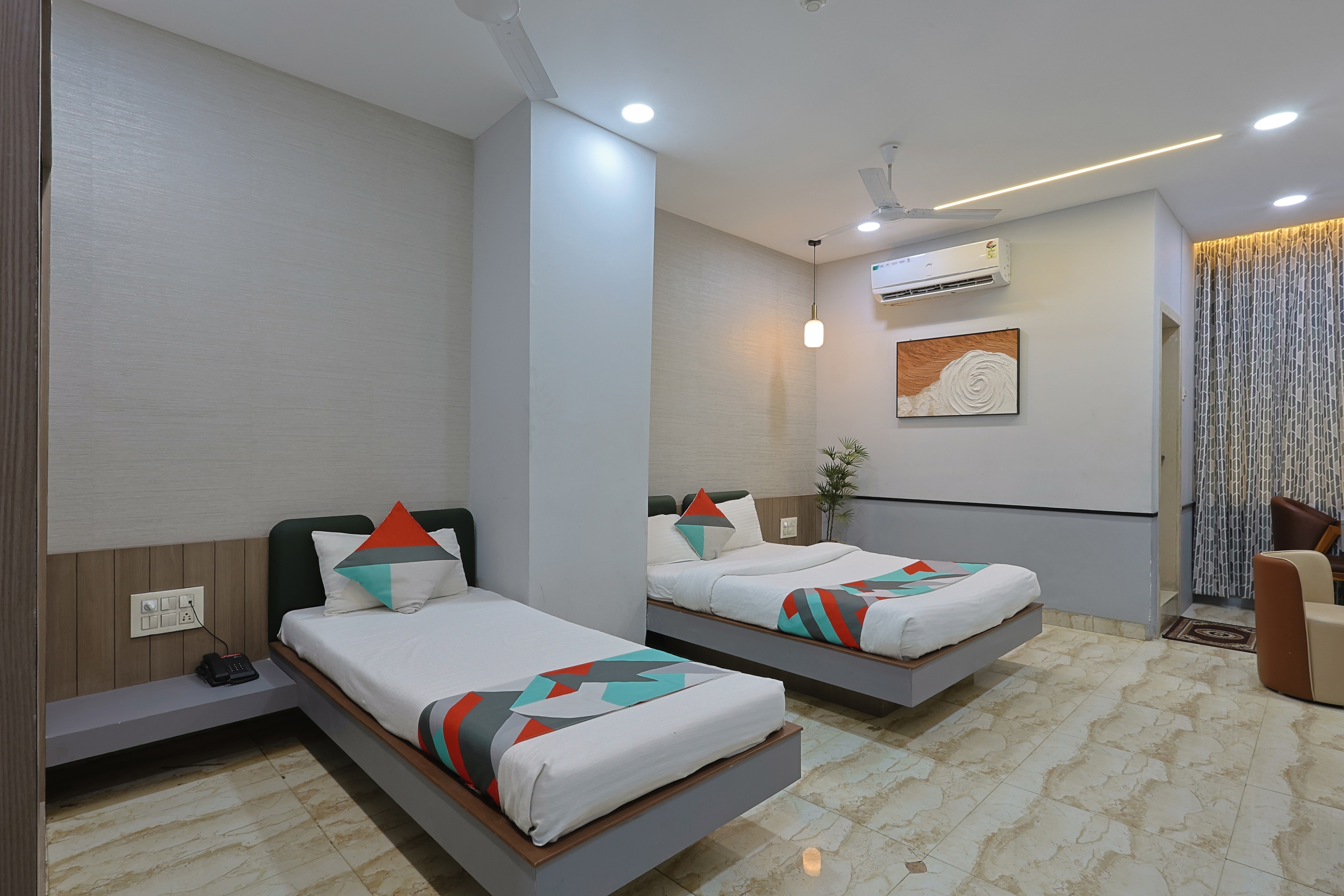 Hotel Shiv Vatika - Tap to explore photos