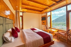 The Pine Apple Inn, Manali