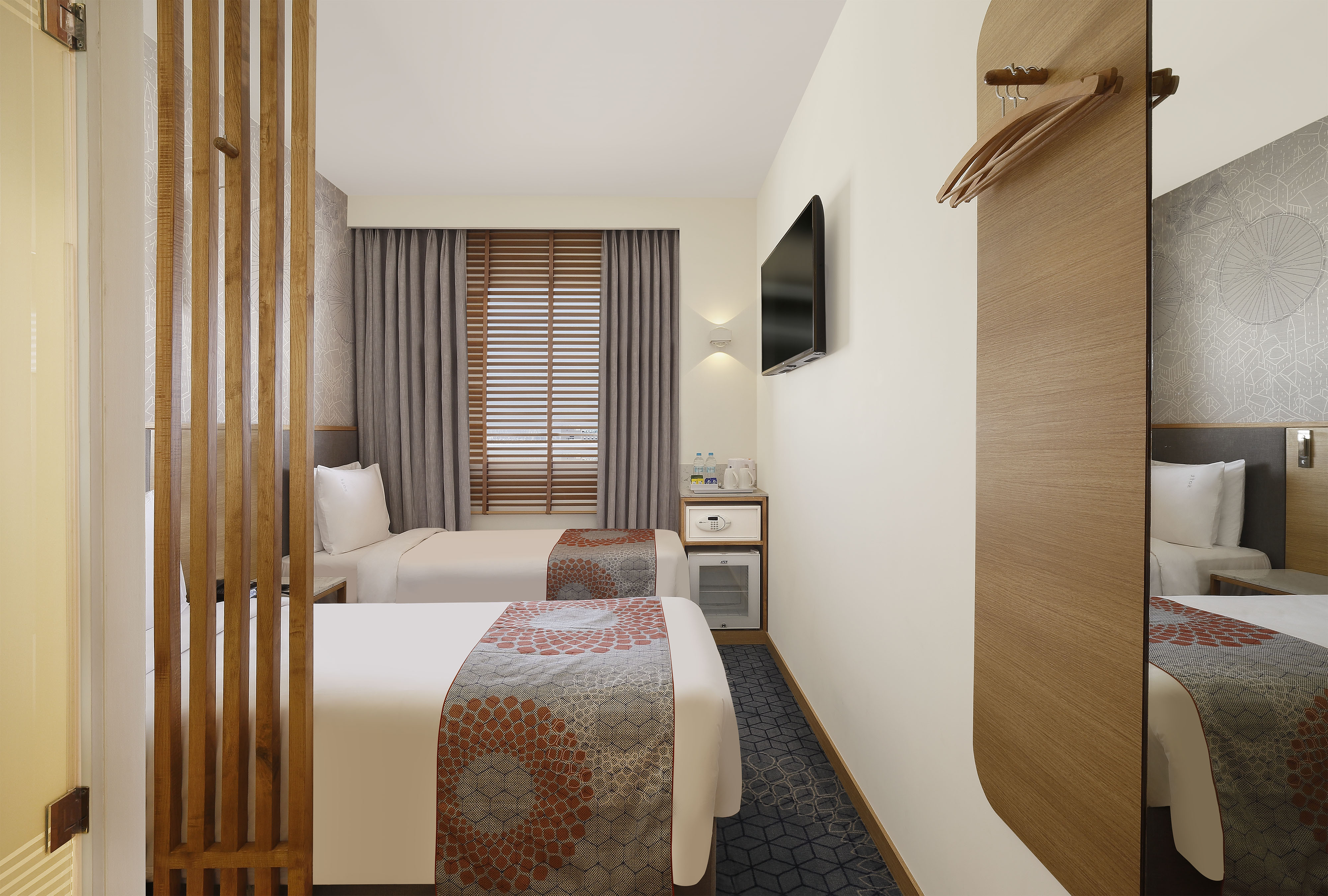 2 SGL BEDS SUPERIOR BREAKFAST 1