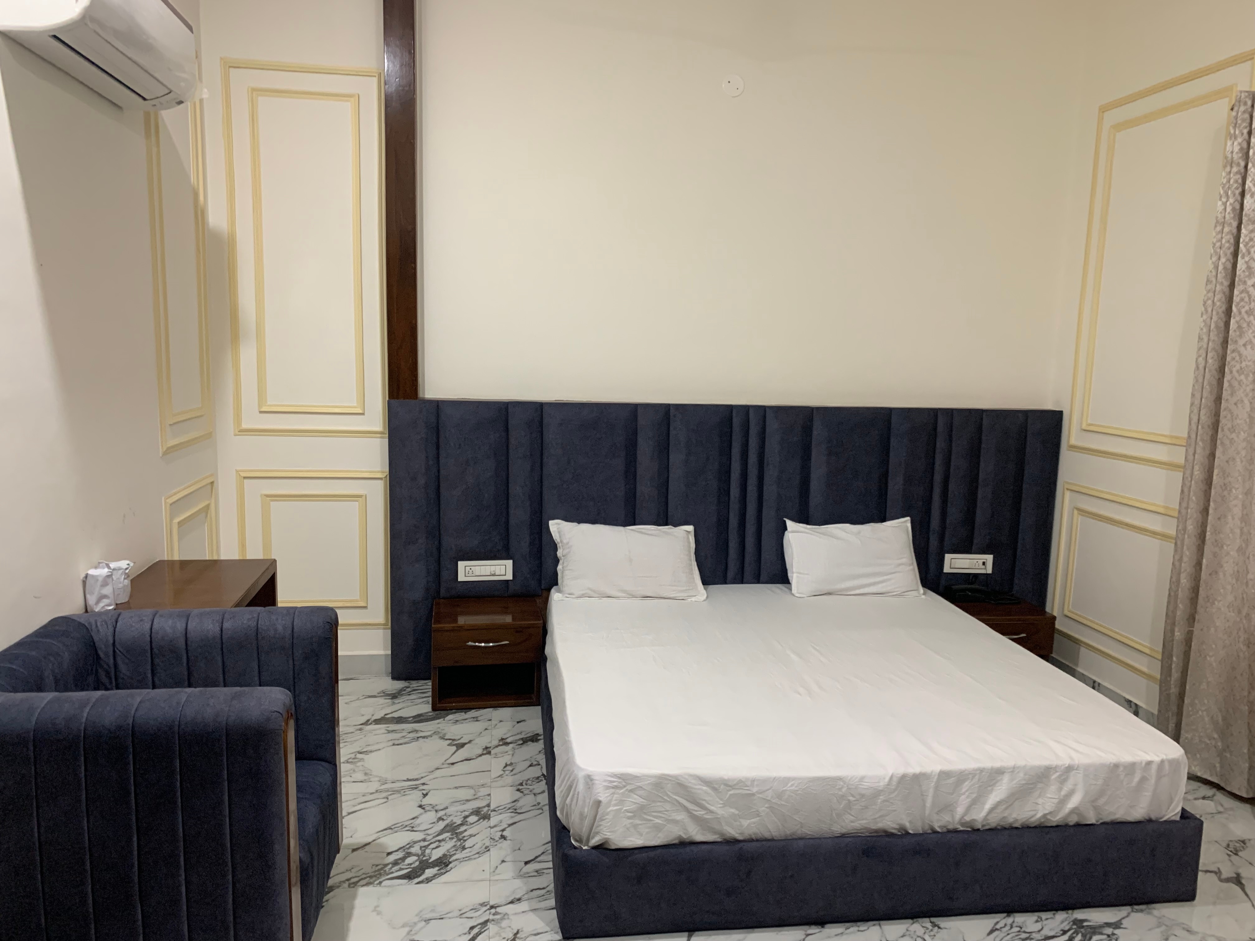 Hotel Shamsher Bagh - Tap to explore photos
