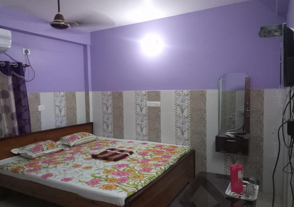 Ditto Room Odisha Guest House - Tap to explore photos
