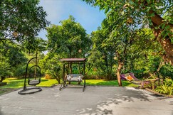 Stayscape Salt Water 4BHK Karjat Pvt Pool lawn, Ulhasnagar