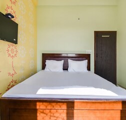 Deluxe (Non-Ac) Pay 300 Extra For Ac