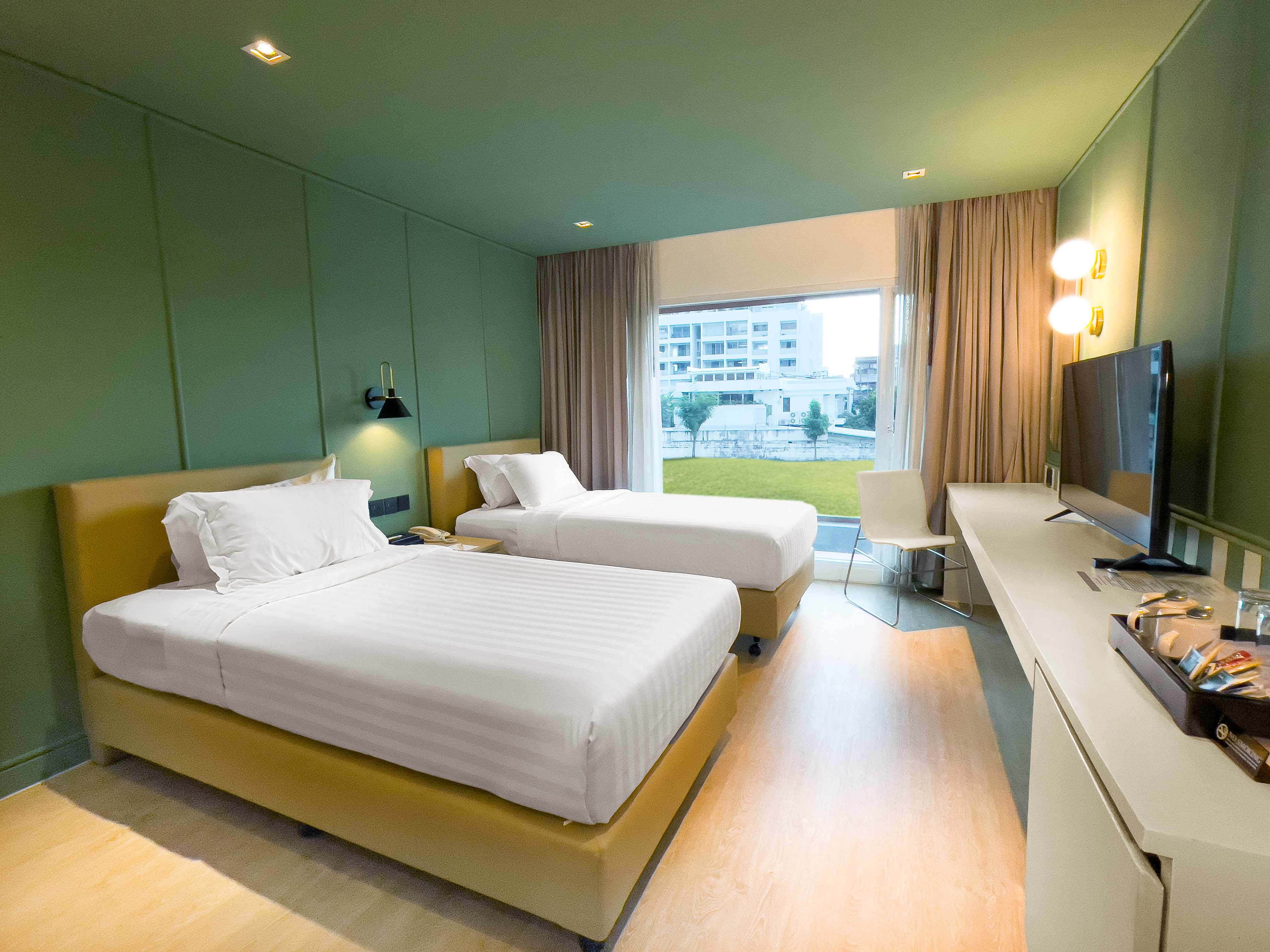 Happihaus Hotel Bangkok - Tap to explore photos