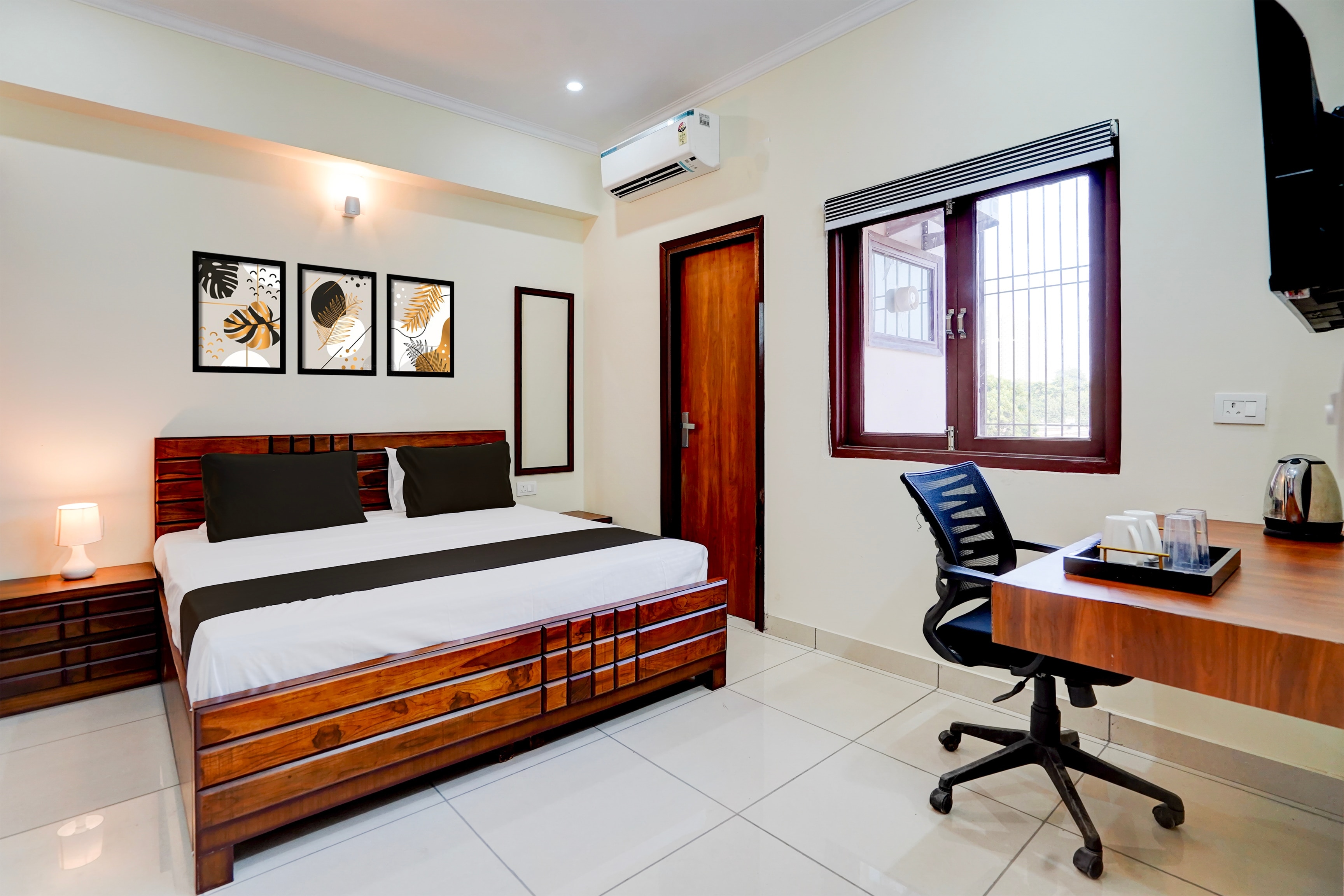 Hotel O RIDHI HOTEL LUXURIOUS - Tap to explore photos