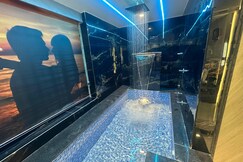 HOTEL THE VIBES, Gandhinagar