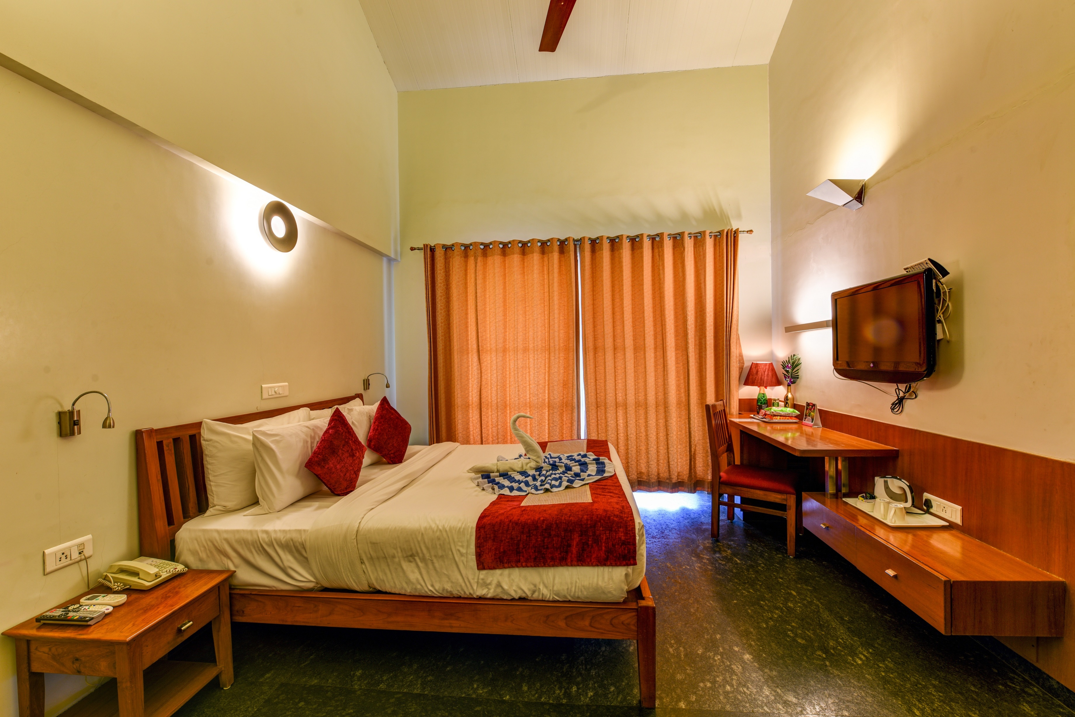 Luxury Suite Lake View 1