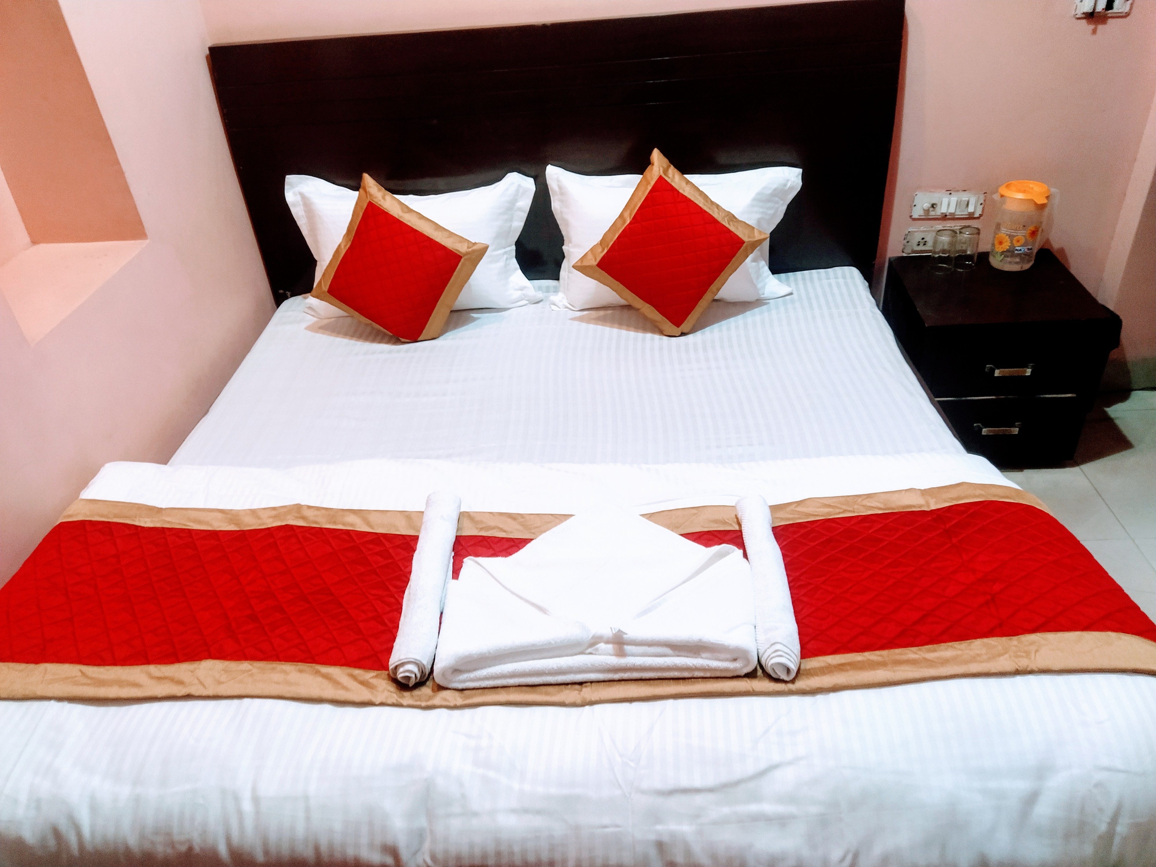 Ashwani Hotel New Delhi - Tap to explore photos
