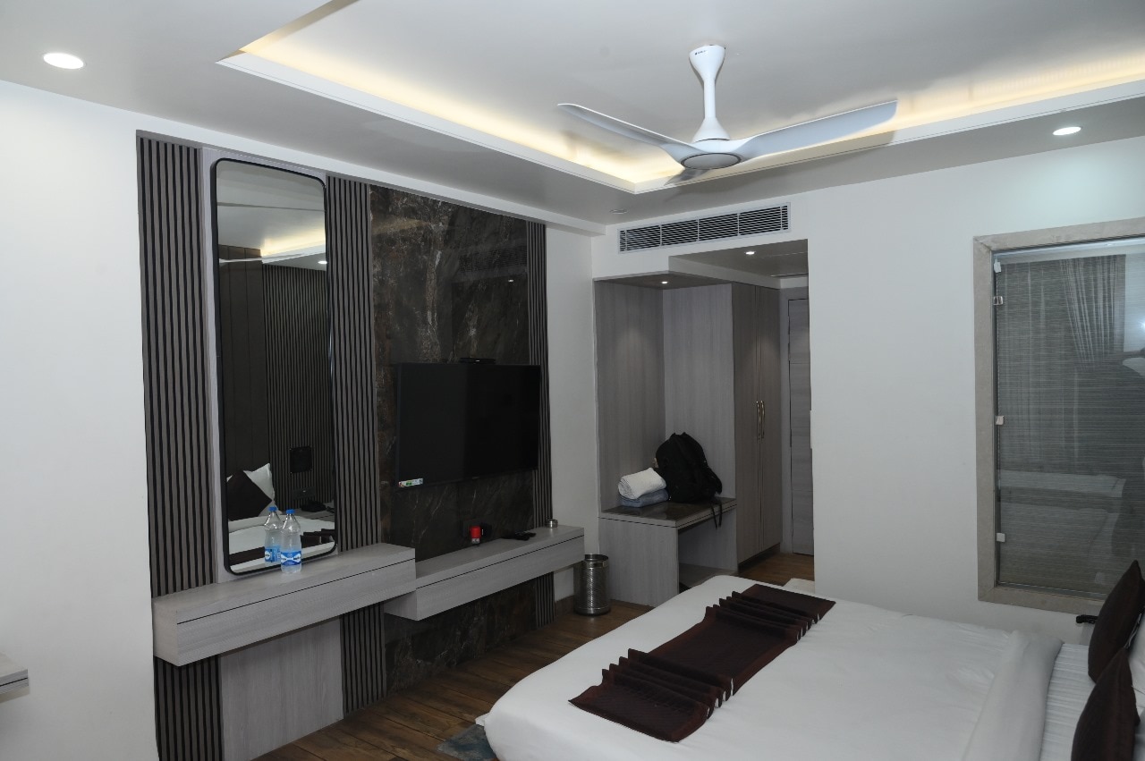 Hotel Ramaye - Tap to explore photos
