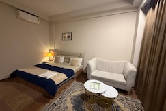 Trivana Stay Luxury Stay near Expo Pari Chowk, Greater Noida