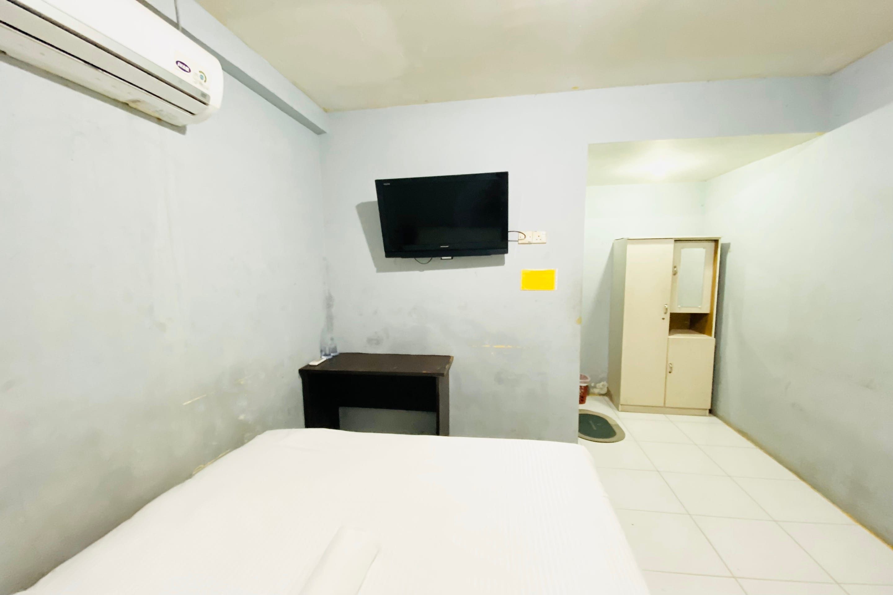 Hotel O Jodoh Near Grand Batam Mall Formerly Agung Hotel - Tap to explore photos