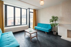 Grand Central 2BR Apartment Sleeps 14, Antwerp