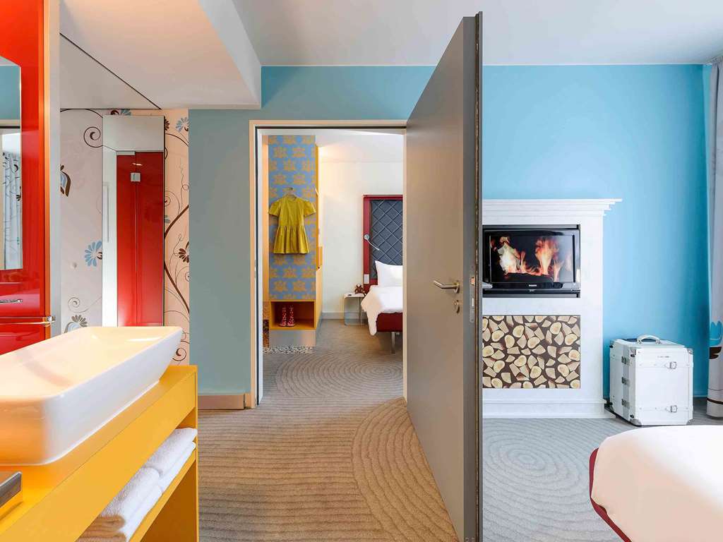 IBIS STYLES BERLIN MITTE - Tap to explore photos