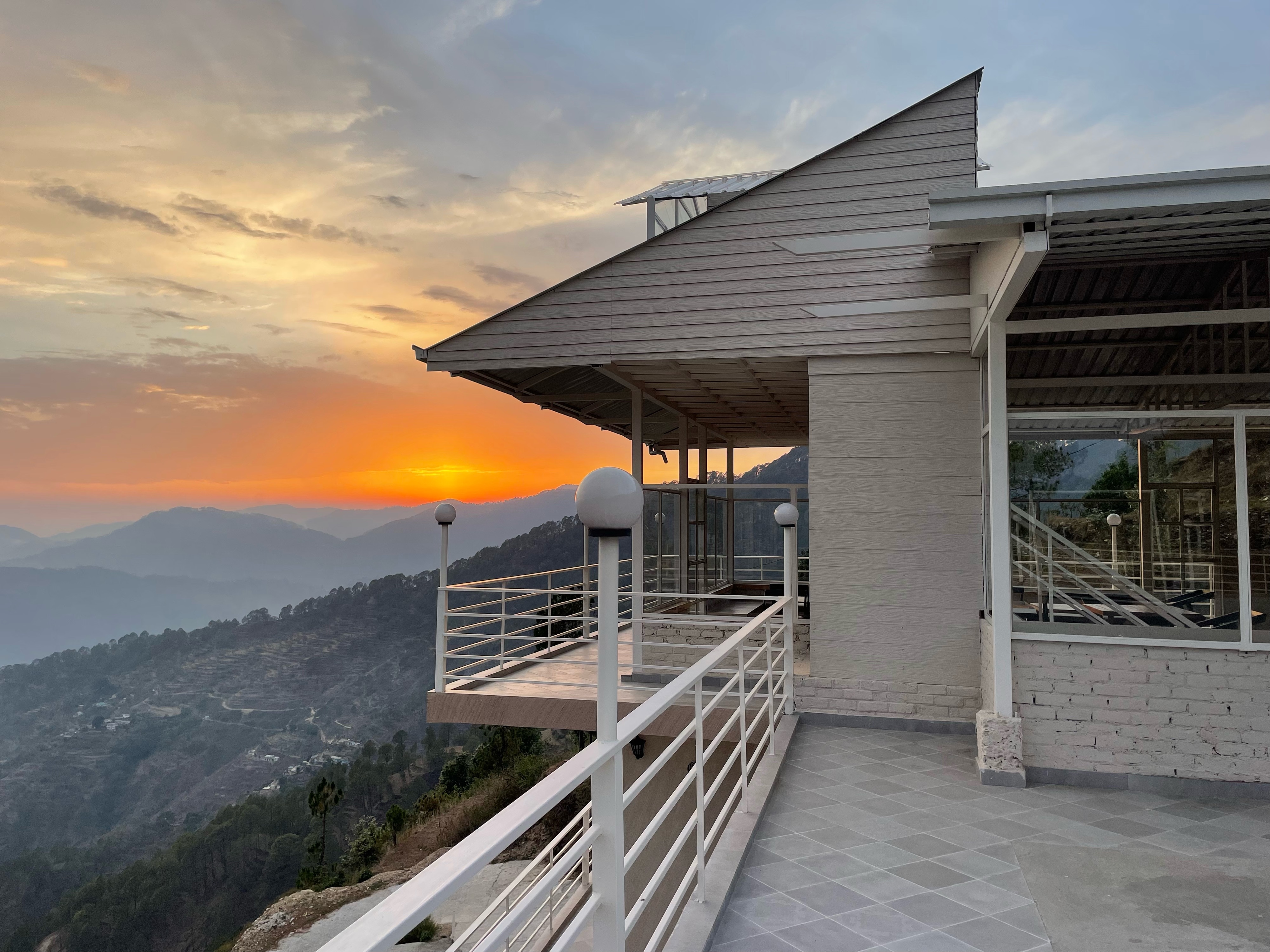 Onehouse Resort, Lansdowne - Tap to explore photos