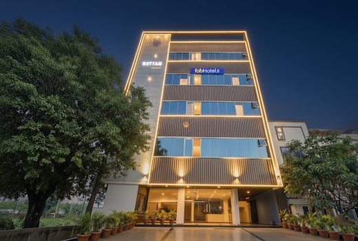 FabHotel Dharani Grand - Nr. Mamata Medical College