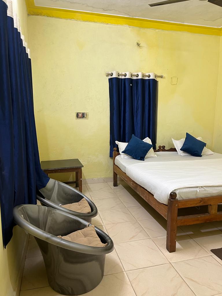 Hotel Arunodaya - Tap to explore photos