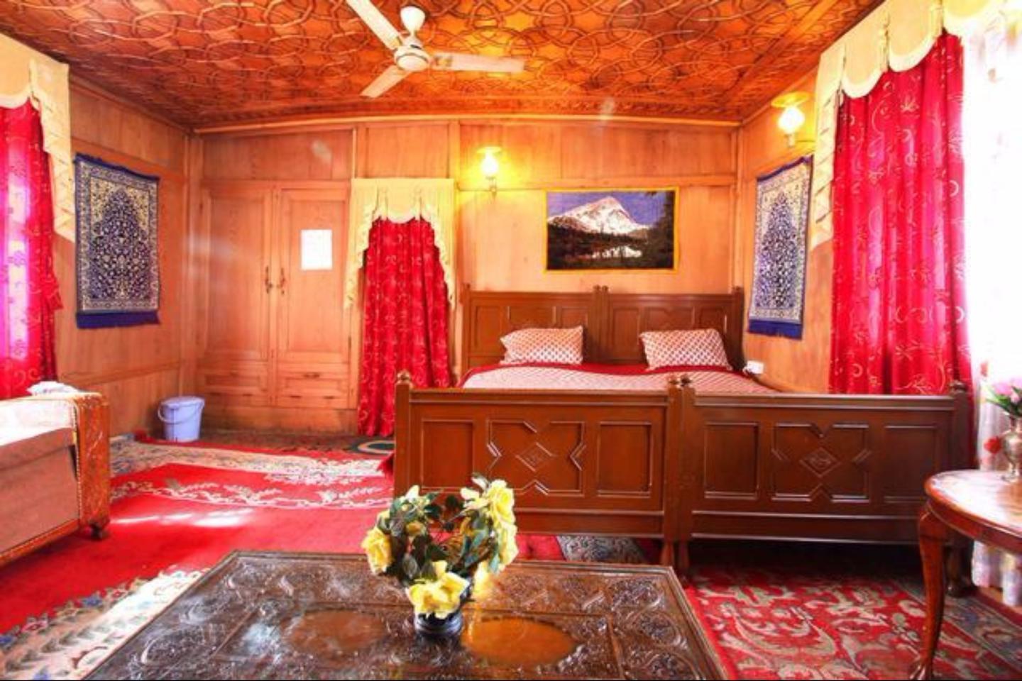 Taj Palace House Boat 2 - Tap to explore photos