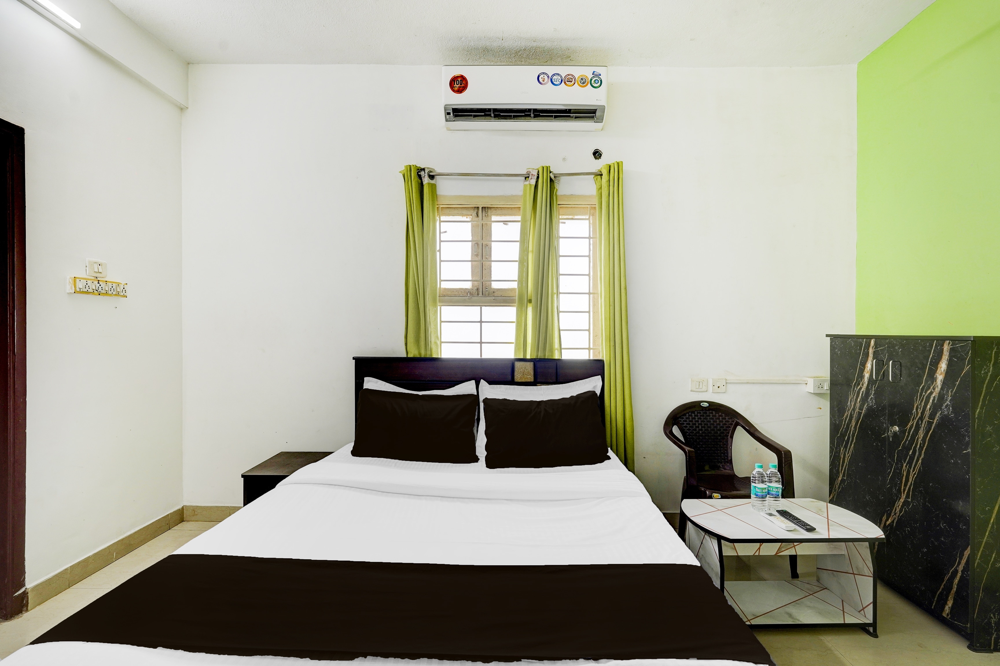 Super Hotel O Kelambakkam Bus Terminal Formerly Guna Residency - Tap to explore photos