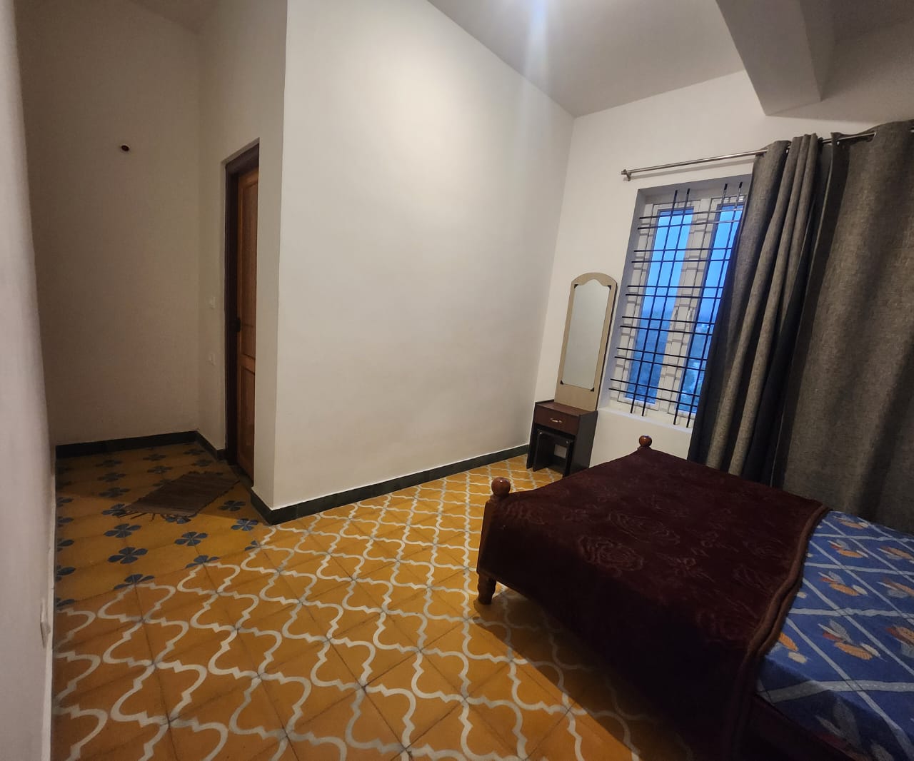 Deluxe Double Suite Rooms Villa In Kodaikanal - Tap to explore photos