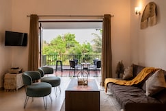 Coco Loco Boho 2BHK Pool Riviera Saphire, Goa