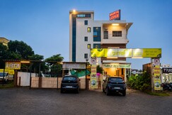 Morya lodge &restaurant, Karmal