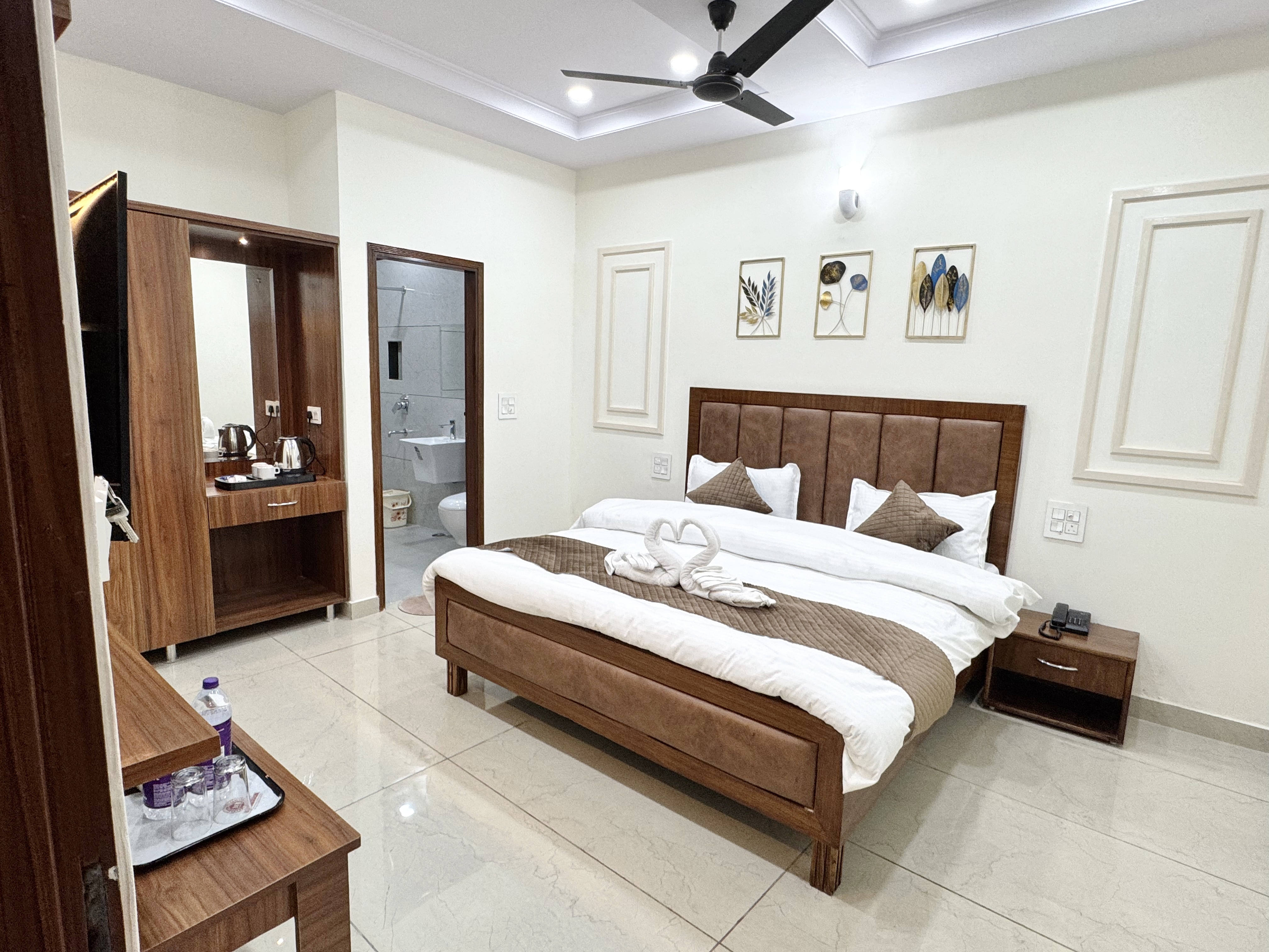Hotel Mehak - Tap to explore photos
