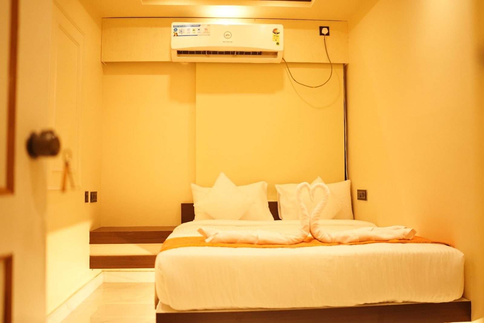 Hotel Mahanayak - Tap to explore photos
