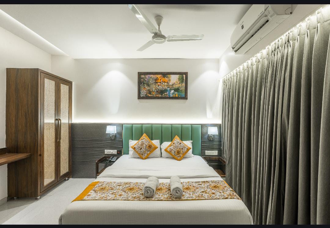 Hotel Samrat International - Tap to explore photos