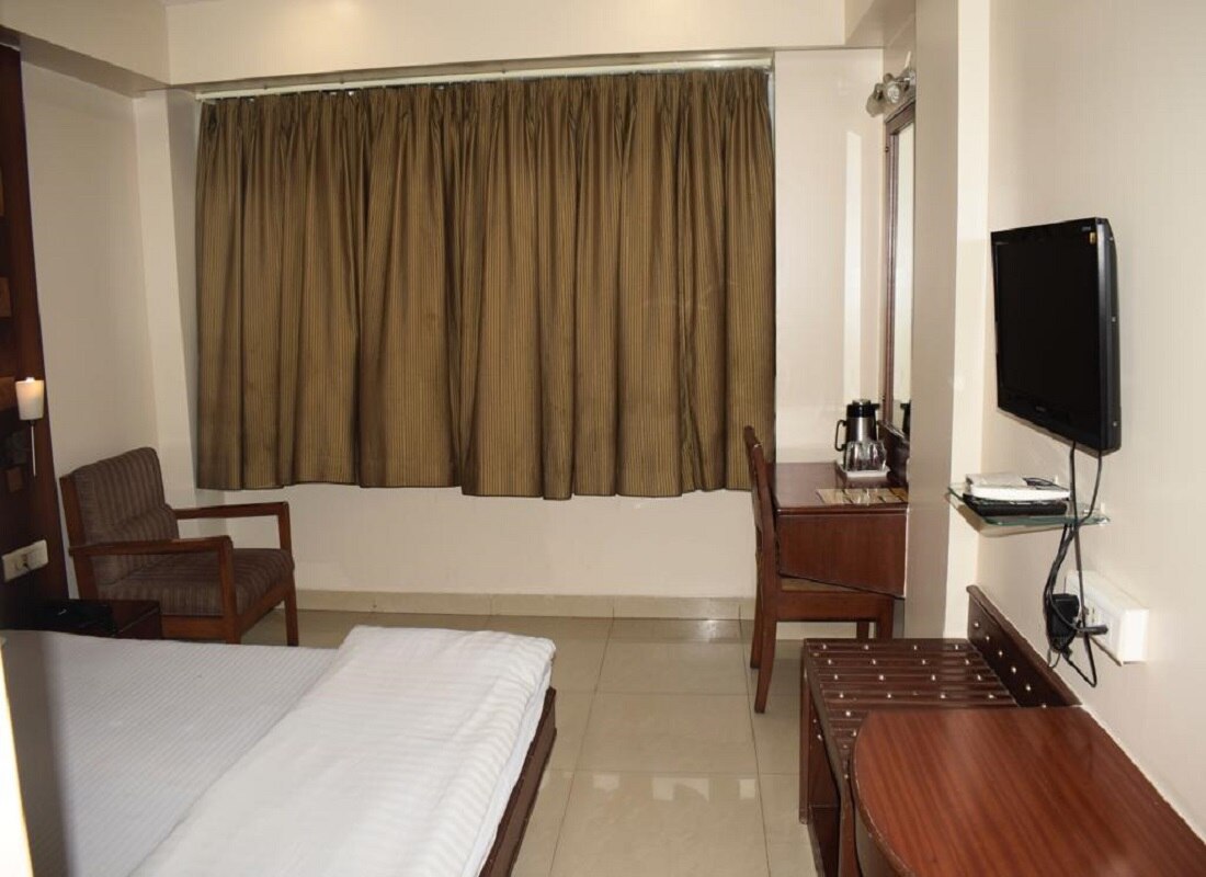 Hotel kalindi palace - Tap to explore photos