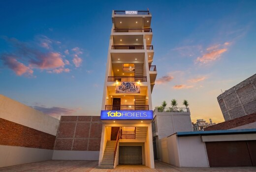 FabHotel Blue Bells