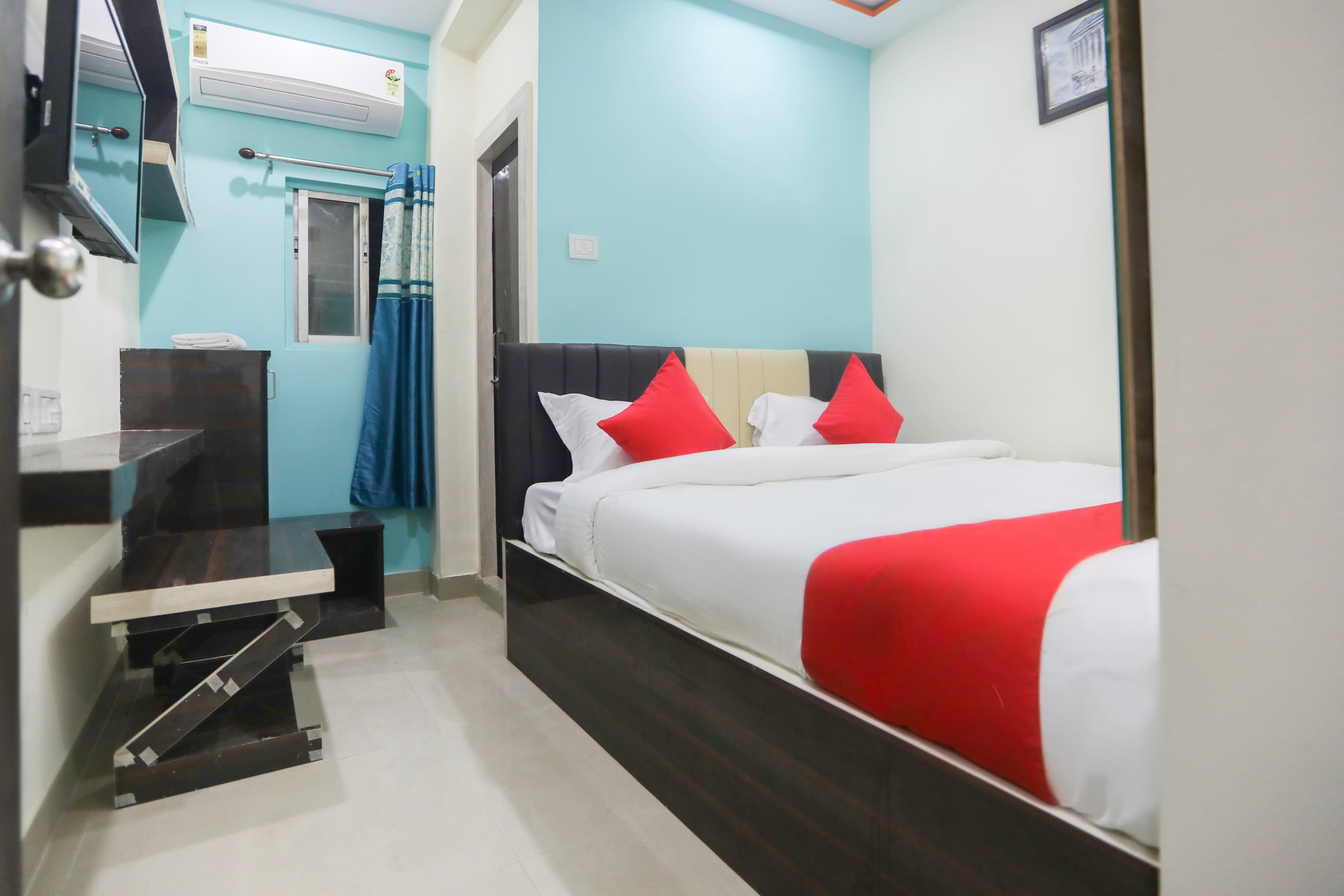 Hotel O Red Velvet Siddhi Vinayak - Tap to explore photos