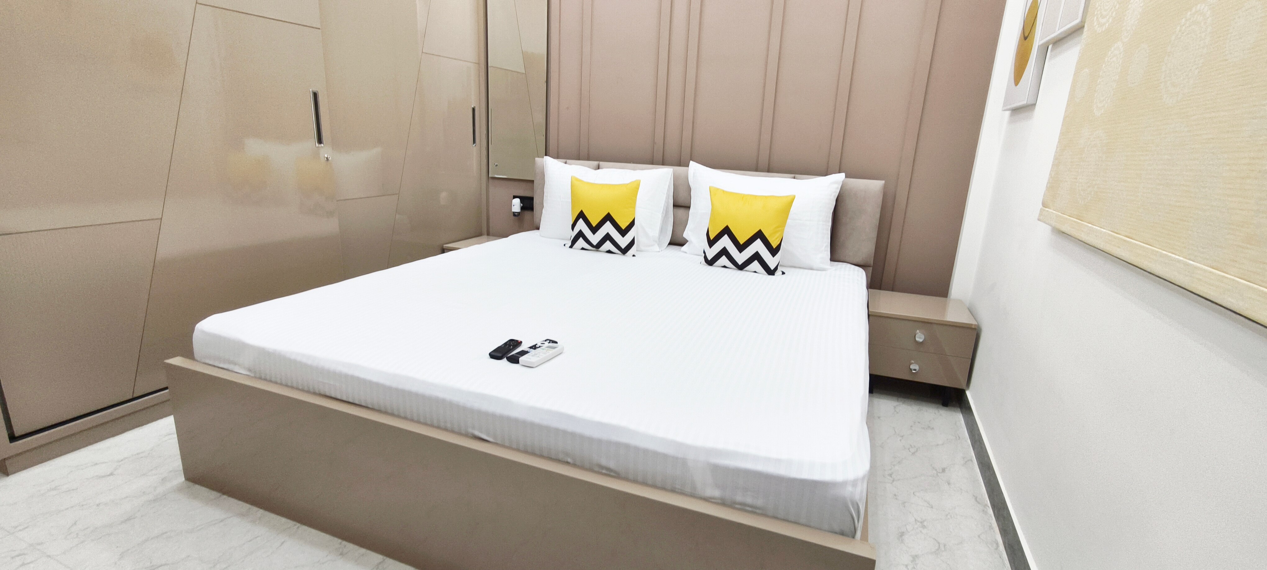 BluO Luxury 1bhk Service Apartment - Tap to explore photos