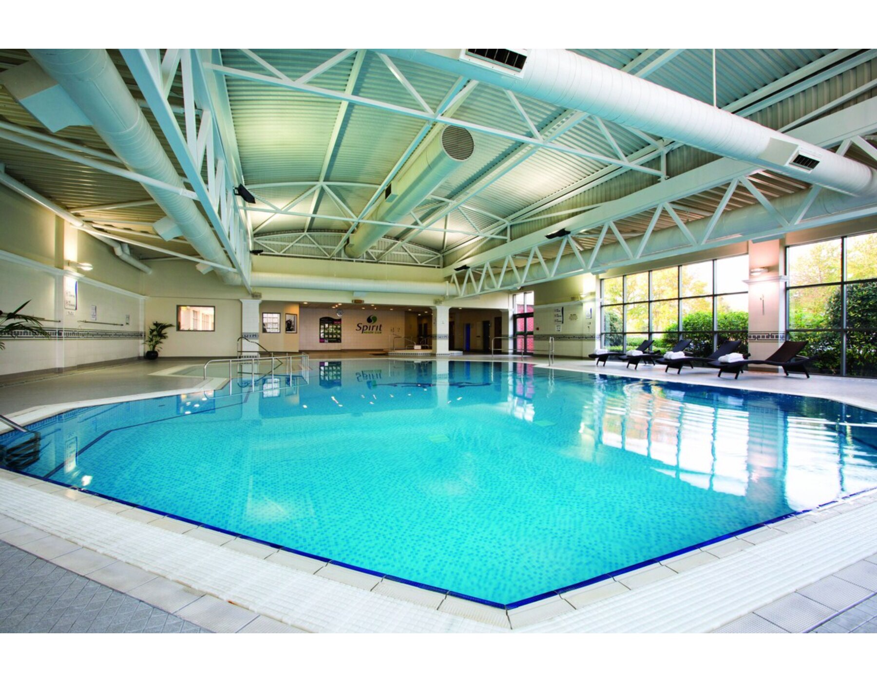 Crowne Plaza LONDON - HEATHROW - Tap to explore photos