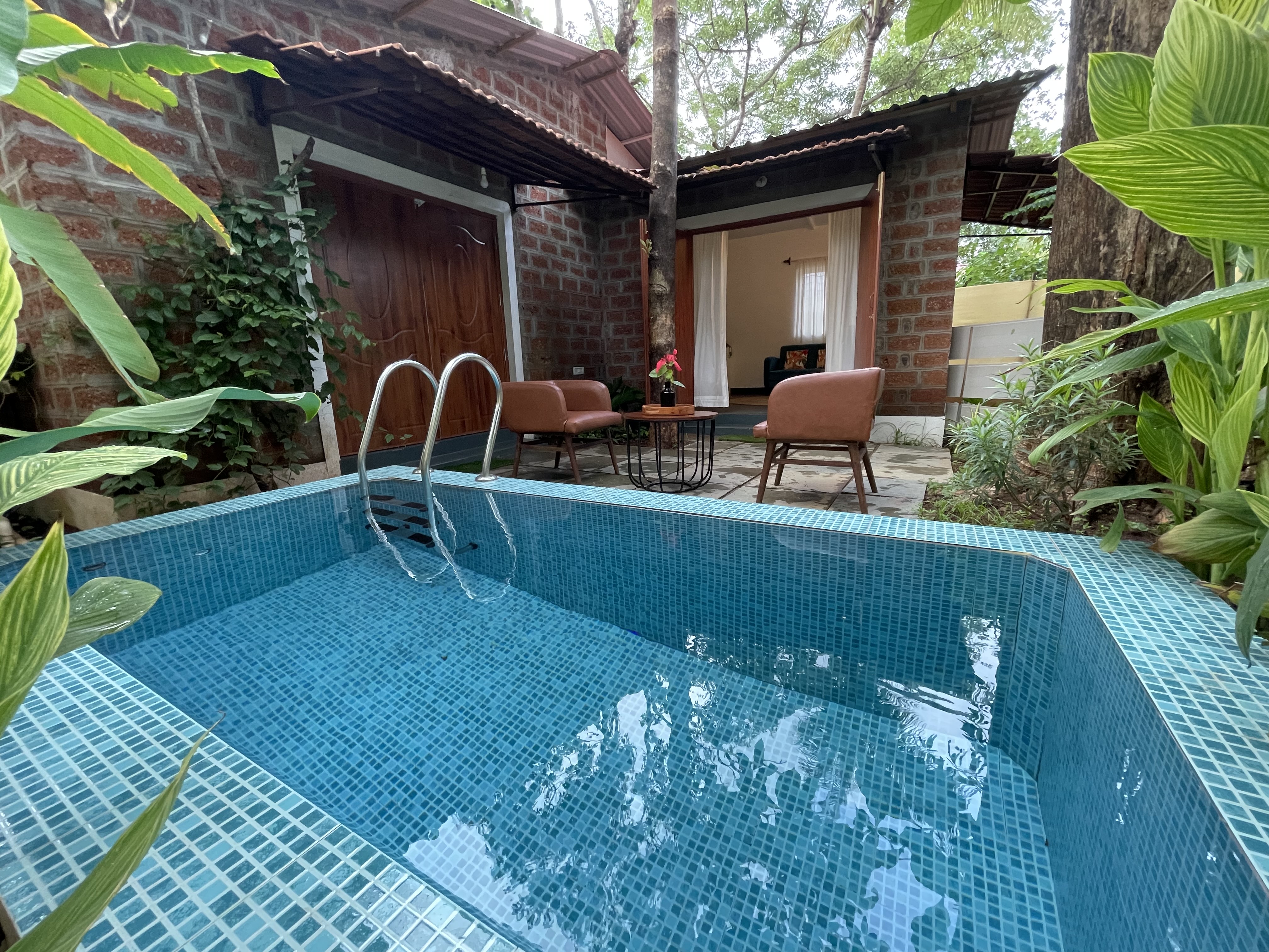 Cosy 2-Bedroom villa with Private Plunge Pool - Tap to explore photos